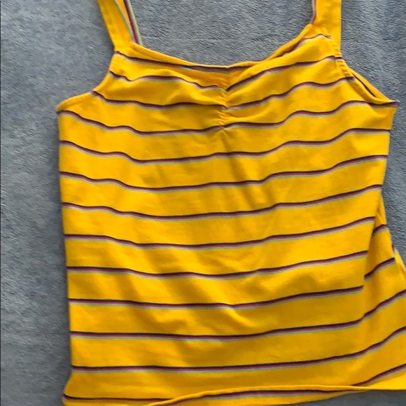 yellow top 🐥 - Picture 2 of 2